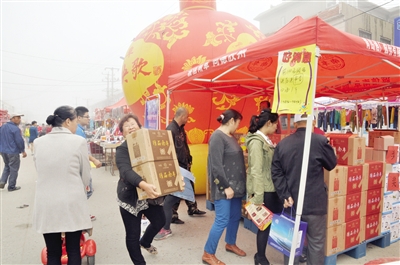 青島酒廠調(diào)整營銷策略走近消費(fèi)者